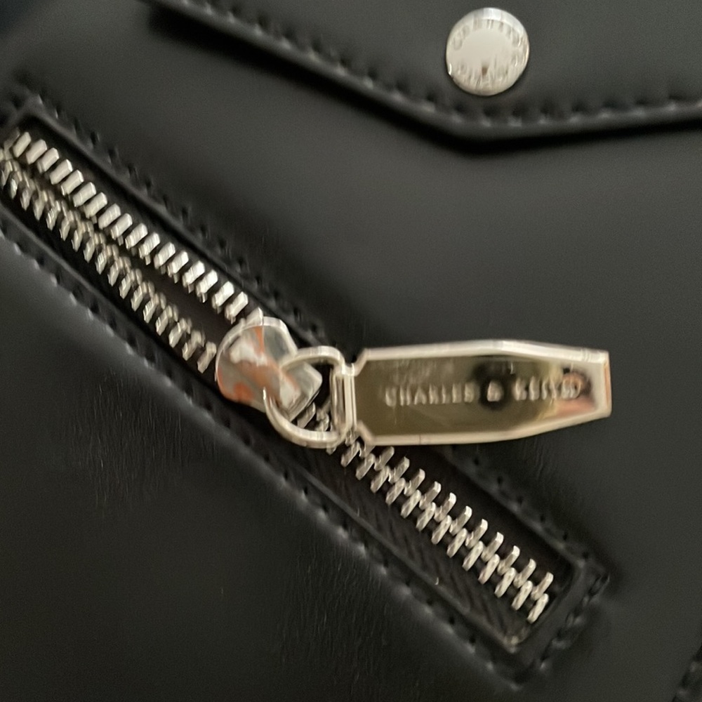 🎈🧨💗Host Pick ☄️🧨 Charles & Keith Genuine Clutch - Picture 3 of 9